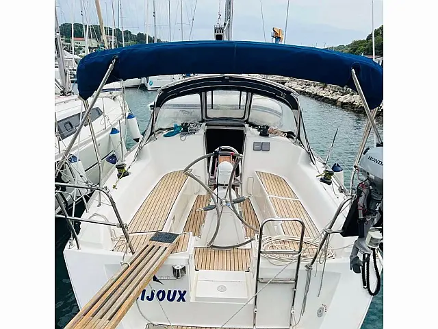 Dufour 325