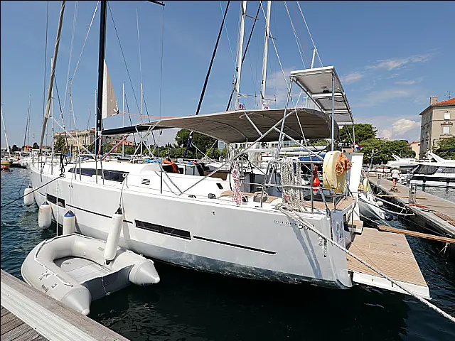 Dufour 560