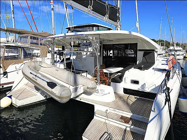 Lagoon 42